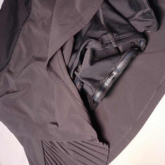 Lululemon Athletica Black Skort with Pleats - Picture 2 of 5